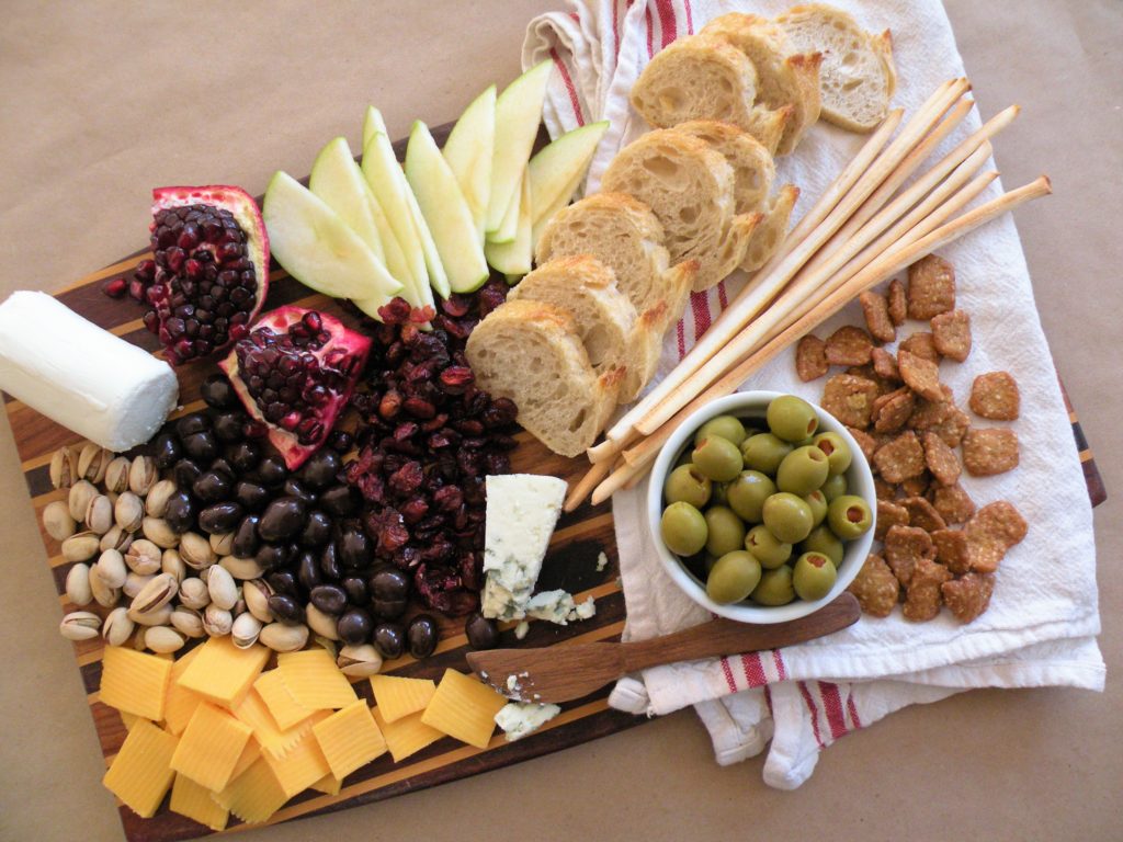 easy cheap cheese board how to make a cheese board holiday appetizer easy finger food