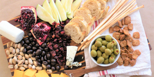 Learn how to make a beautiful cheese board for parties