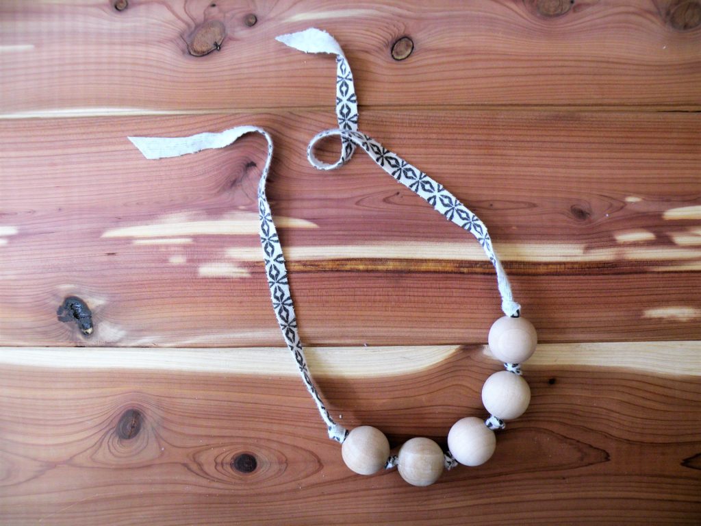 handmade wooden bead necklace tutorial