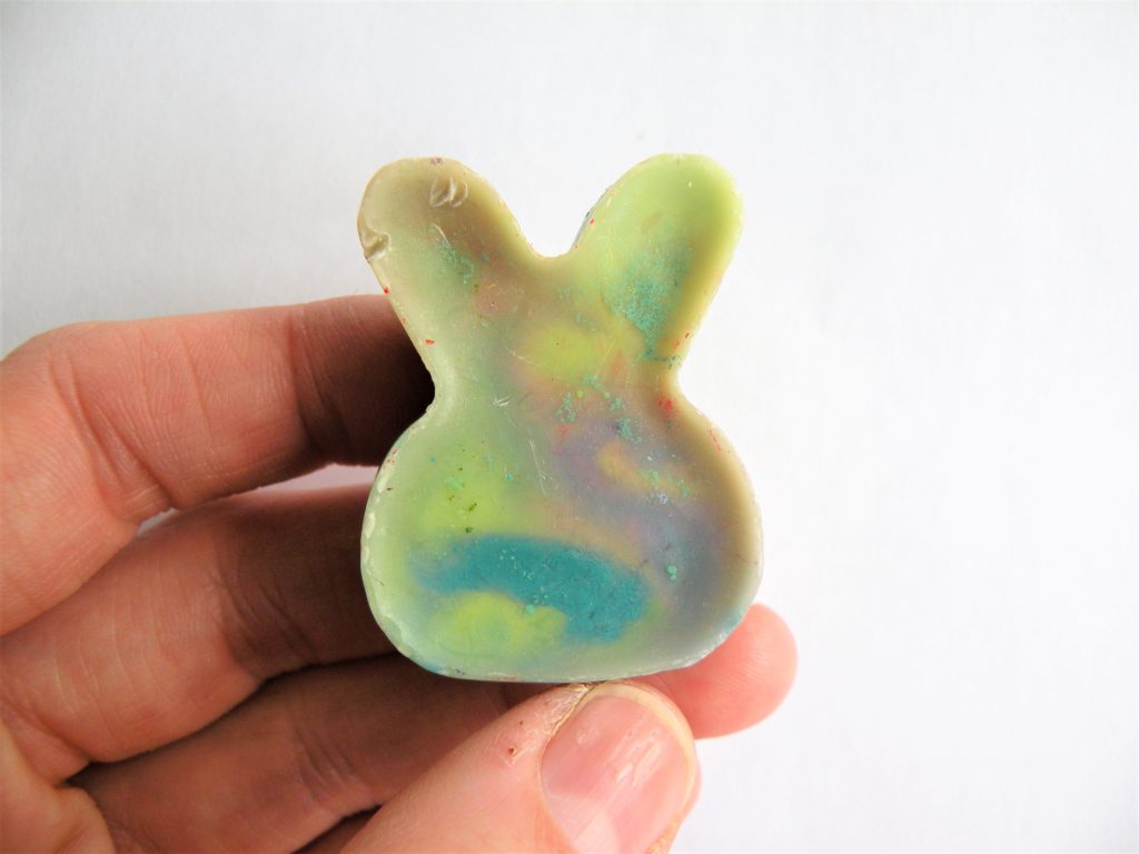 Great Easter basket idea! Homemade bunny crayons! Diy melted crayons.